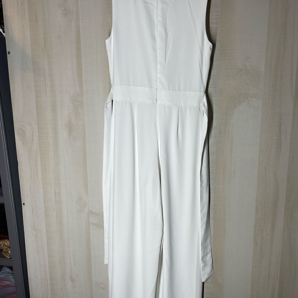 CeCe white sleeveless pants romper v neck, size 2 - Picture 13 of 16